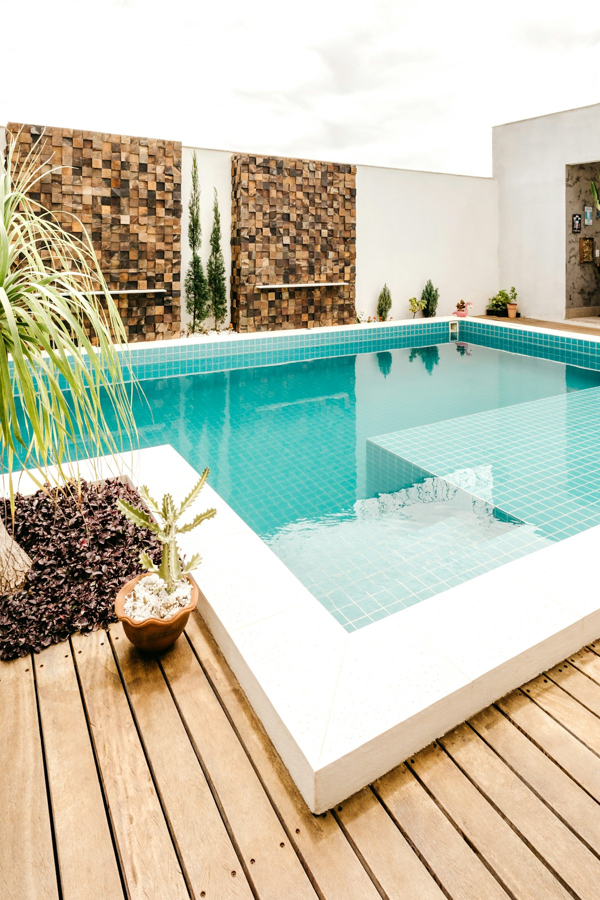 Piscina cristalina en Jacó, Costa Rica